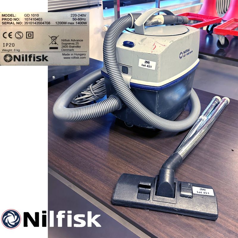 ASPIRATEUR PROFESSIONNEL DE 1400 WATTS DE MARQUE NILFISK MODELE GD1010 SERIES. VENDU AVEC SON TUYAU FLEXIBLE, 2 RALLONGES EN INOX ET 1 TETE POUR SOLS DURS. 42 30 X 45 CM. LOCALISATION : RDC1 - 2 RUE DE SABLONVILLE - 75017 PARIS.