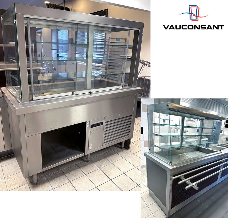 VITRINE DE PRESENTATION REFRIGEREE POSITIVE EN INOX ALIMENTAIRE ET VERRE A 3 NIVEAUX OUVRANT COTE CLIENT PAR UN RIDEAU ET PAR 2 PORTES COULISSANTES ET UNE NICHE COTE SERVICE DE MARQUE VAUCONSTANT. VENDU AVEC 3 ETAGERES EN VERRE. GROUPE FROID INTEGRE. 168 X 158 X 82 CM. LOCALISATION : RDC1 - 2 RUE DE SABLONVILLE - 75017 PARIS.