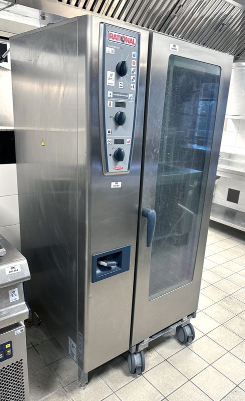 FOUR COMBINE A ECHELLE DE 20 NIVEAUX DE MARQUE RATIONAL MODELE COMBIMASTER PLUS EN INOX ALIMENTAIRE. VENDU AVEC UNE ECHELLE SUR ROULETTES DE 20 NIVEAUX ET UNE TIRETTE A GRILLES. 188 X 88 X 91 CM. LOCALISATION : RDC1 - 2 RUE DE SABLONVILLE - 75017 PARIS.