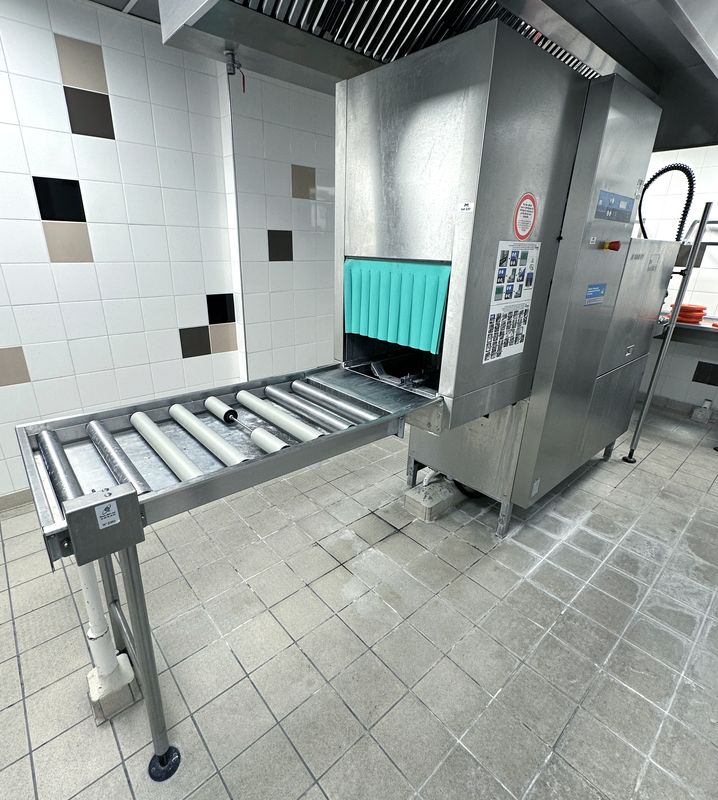 TUNNEL DE LAVAGE DE MARQUE MEIKO MODELE K160PI EN INOX ALIMENTAIRE, ON Y JOINT UN TAPIS DE CONVOYAGE A 8 ROULEAUX (98 X 118 CM), UNE STATION DE RINCAGE COMPRENANT UNE DOUCHETTE, EVIER AVEC TAMIS ET UN TAPIS DE CONVOYAGE A 5 ROULEAUX (200 X 84 X 76 CM), UNE TABLE DE TRI A 2 STATIONS ET 5 BLOQUES SACS DE COULEUR ORANGE (92 X 115 X 35 CM). 210 X 205 X 76 CM. LOCALISATION : RDC1 - 2 RUE DE SABLONVILLE - 75017 PARIS.