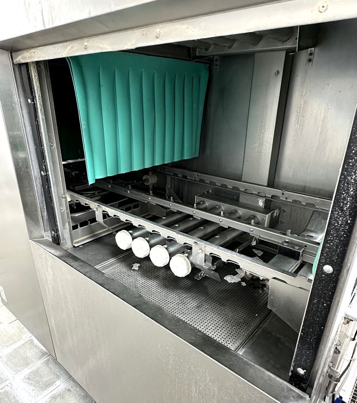 TUNNEL DE LAVAGE DE MARQUE MEIKO MODELE K160PI EN INOX ALIMENTAIRE, ON Y JOINT UN TAPIS DE CONVOYAGE A 8 ROULEAUX (98 X 118 CM), UNE STATION DE RINCAGE COMPRENANT UNE DOUCHETTE, EVIER AVEC TAMIS ET UN TAPIS DE CONVOYAGE A 5 ROULEAUX (200 X 84 X 76 CM), UNE TABLE DE TRI A 2 STATIONS ET 5 BLOQUES SACS DE COULEUR ORANGE (92 X 115 X 35 CM). 210 X 205 X 76 CM. LOCALISATION : RDC1 - 2 RUE DE SABLONVILLE - 75017 PARIS.