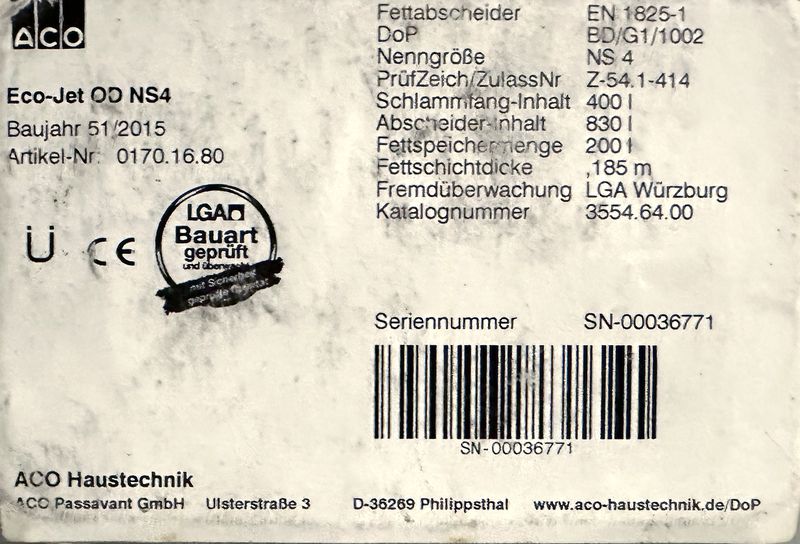 CUVE DE SEPARATION DES GRAISSES HORS SOL EN POLYETHYLENE DE 830 LITRES DONT : 400 LITRES DE BOUES ET 200 LITRES DE GRAISSE. 2 OUVERTURES DE MARQUE ACO MODELE ECO-JET OD NS4. POIDS A VIDE 95 KG. VENDU VIDE. PREVOIR NETTOYAGE DE L'INTERIEUR. 160 X 183 X 70 CM. LOCALISATION : RDC - 2 RUE DE SABLONVILLE - 75017 PARIS.