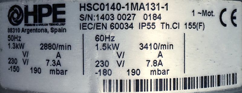 POMPE SOUFFLANTE OU TURBINE DE SOUFFLAGE À CANAL LATÉRAL OU BULLEUR DE MARQUE HPE MODELE HSC0140-1MA131-1. 175 METRES CUBE / HEURES, ASPIRATION MAXIMUM 180 BAR, DE 1.5 KILO WATTS, 230 VOLTS, POIDS DE LA POMPE : 16 KG. VENDU DANS SON BAC ET COUVERCLE EN PLASTIQUE DE COULEUR VERT. LESTAGE EN CIMENT DANS LE BAC. POMPE : 30 X 46 X 29 CM. BAC : 65 X 120 X 57. LOCALISATION : RDC - 2 RUE DE SABLONVILLE - 75017 PARIS.