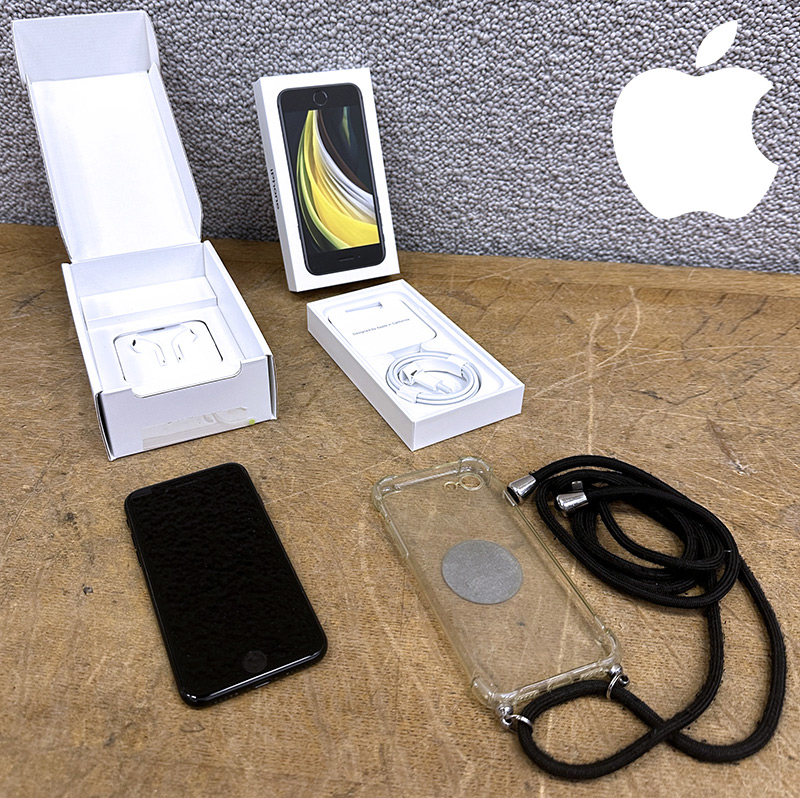 TELEPHONE PORTABLE DE MARQUE APPLE MODELE IPHONE S 64 GO 2EME GENERATION A2296. VENDU AVEC COMPLET AVEC ECOUTEURS, SON CABLE LIGHTNING ET UNE COQUE A CORDON.