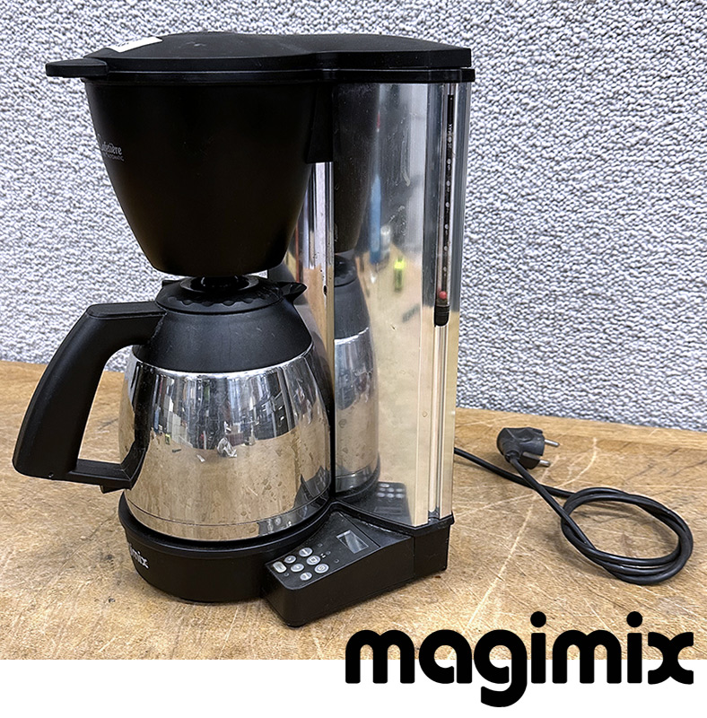 CAFETIERE PERCOLATEUR DE MARQUE MAGIMIX MODELE LA CAFETIERE 334. VENDUE AVEC SONT POT ISOTHERME EN INOX. 34 X 24 X 34 CM.