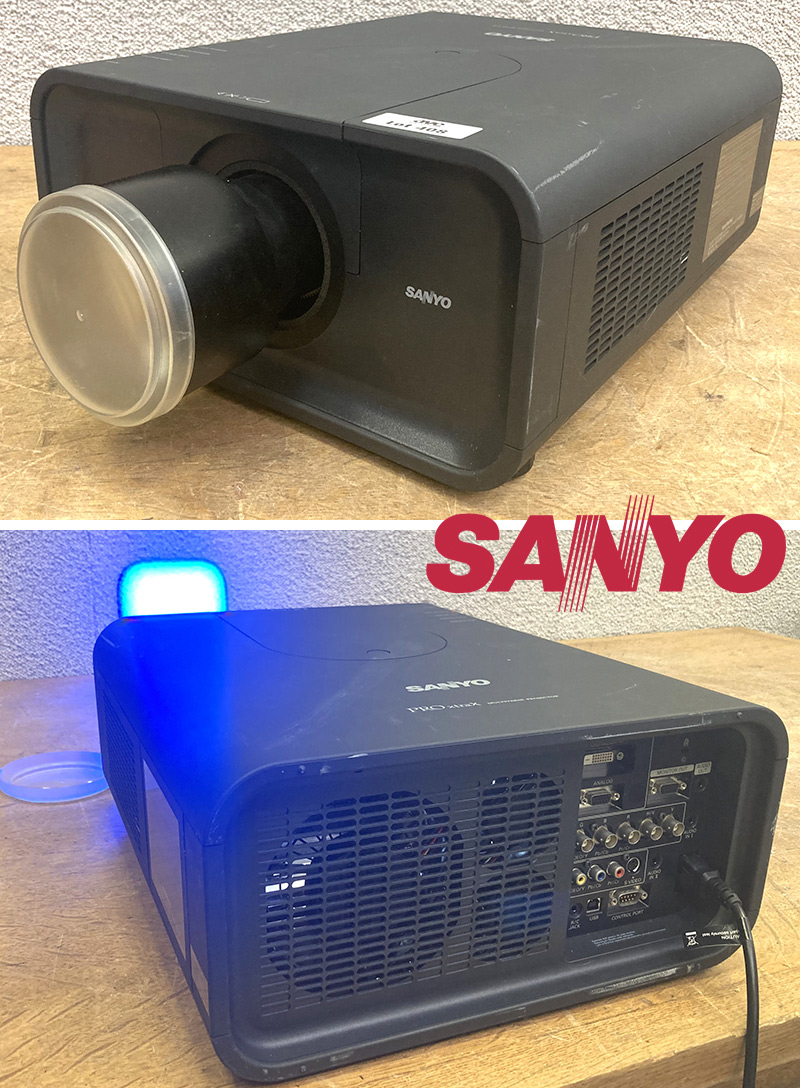 VIDEO PROJECTEUR DE MARQUE SANYO MODELE PRO XTRAX MULTIVERSE PROJECTOR PLC-XP200L. 19 X 37 X 54 CM.