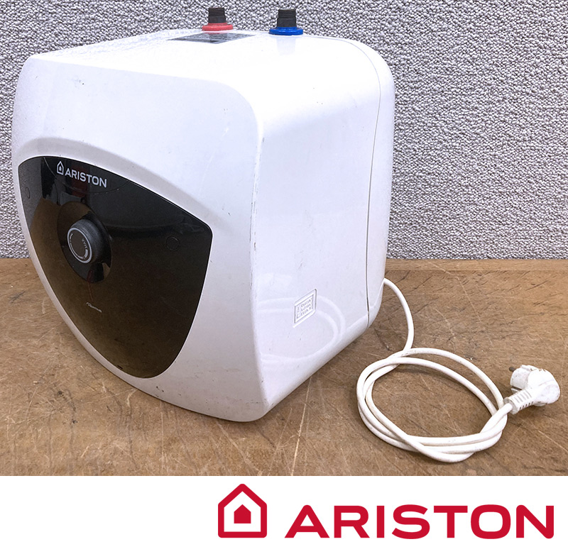 CHAUFFE EAU OU BALLON D'EAU CHAUDE ELECTRIQUE SOUS EVIER 15 LITRES DE 2000 WATTS DE MARQUE ARISTON MODELE ANDRIS LUX 15U EU. 230 VOLTS. 40 X 38 X 36 CM. LOT EXONERE DE TVA.