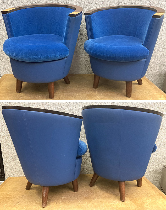 PAIRE DE FAUTEUILS CABRIOLETS DOSSIER ET ASSISE EN VELOUR BLEU, AVEC INSERT EN BOIS VERNIS EN 2 TEINTES DANS SA PARTIE SUPERIEURE, DOSSIER ET BASE COUVERTE DE SIMILI CUIR BLEU REPOSANT QUE 4 PIEDS EN BOIS VERNIS. USURE. 78,5 X 67 X 69 CM. LOT EXONERE DE TVA.