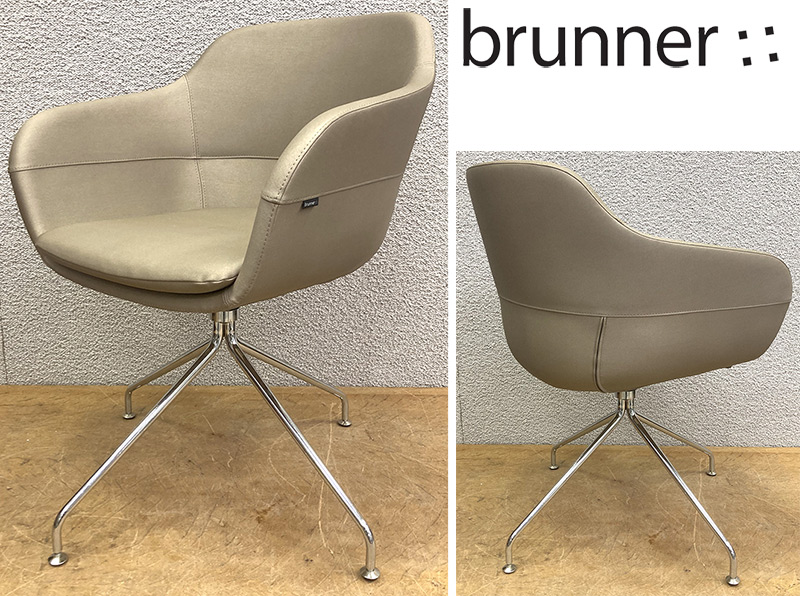 FAUTEUIL DESIGN ARCHIRIVOLTO MODELE CRONA EDITIONS BRUNNER, DOSSIER ASSISE ET ACCOUDOIR COQUE COUVERT DE TISSU GRIS 2/0882 BOLOGNE AVEC COUSSIN D'ASSISE ASSORTI REPOSANT SUR UNE COLONNE CENTRALE EN ACIER CHROME AVEC 4 PIEDS SUR PATINS. 82 X 60 X 59 CM. LOT EXONERE DE TVA.