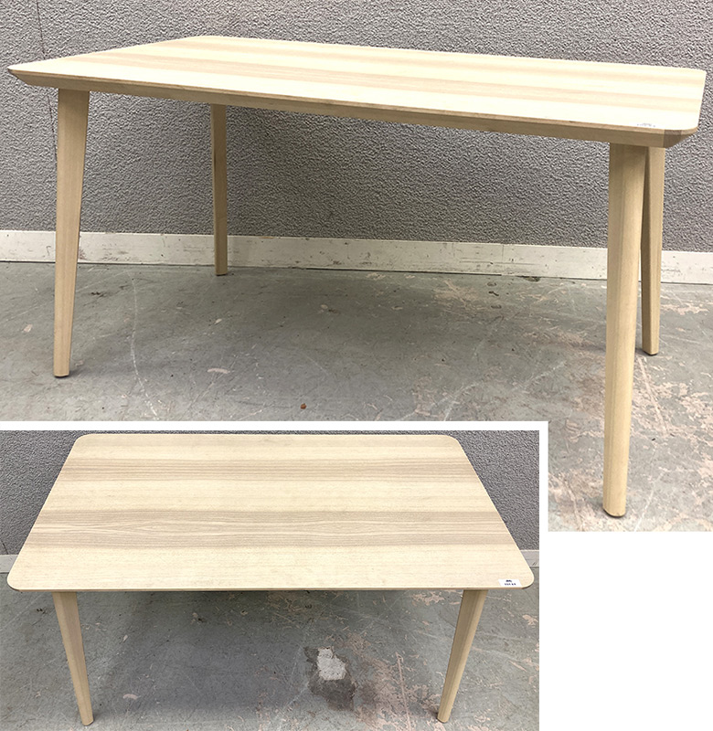 TABLE EN BOIS STRATIFIE CLAIR REPOSANT SUR 4 PIEDS EN BOIS CLAIR. 75 X 140 X 78 CM.