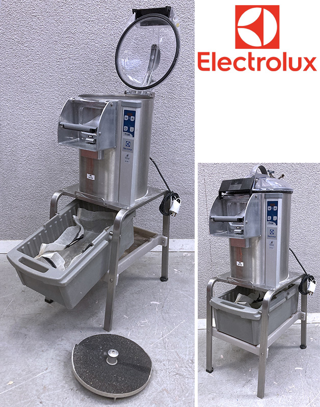 EPLUCHEUSE ELECTRIQUE 10 KG DE MARQUE ELECTROLUX PROFESSIONAL MODELE T10E EN INOX ALIMENTAIRE. VENDU AVEC SA REHAUSSE, TABLE FILTRE DE TRI ET 1 DISQUE ABRASIF. 400 VOLTS. 166/140 X 48,5 X 64 CM.