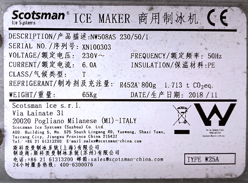 MACHINE A GLACONS EN INOX DE MARQUE SCOTSMAN MODELE ICE MAKER NW508AS 230/50/1 230V ANNEE 2018 SUR SON RESERVOIR DE COLLECTE EN INOX OUVRANT PAR UNE TRAPPE EN FACADE DE MARQUEFOLLET MODELE ICE STORAGE BIN L425SDC. 169 X 77 X 81 CM.