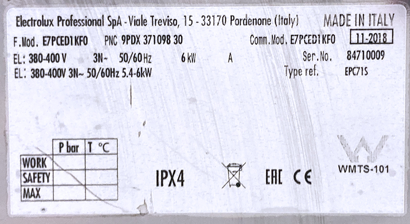 3 BAINS-MARIE ELECTRIQUE TRIPHASE EN INOX ALIMENTAIRE DE MARQUE ELECTROLUX MODELE E7PCED1KFO OUVRANT DANS LEUR PARTIE BASSE PAR UNE PORTE SUR UNE VANNE. USURE. INCOMPLET. MANQUE 1 PIED. CABLE D'ALIMENTATION COUPE. 90 X 40 X 73 CM.