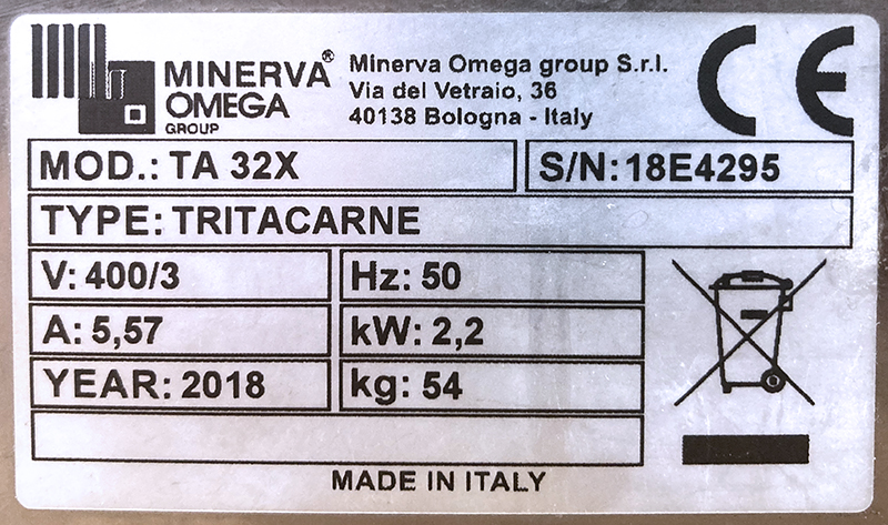 HACHOIR A VIANDE D'ETAL EN INOX ALIMENTAIRE DE MARQUE MINERVA OMEGA MODELE TRITACARNE TA 32X 400V AVEC 1 COUTEAU. MANQUE SES ACCESSOIRES. 62 X 36 X 57 CM.