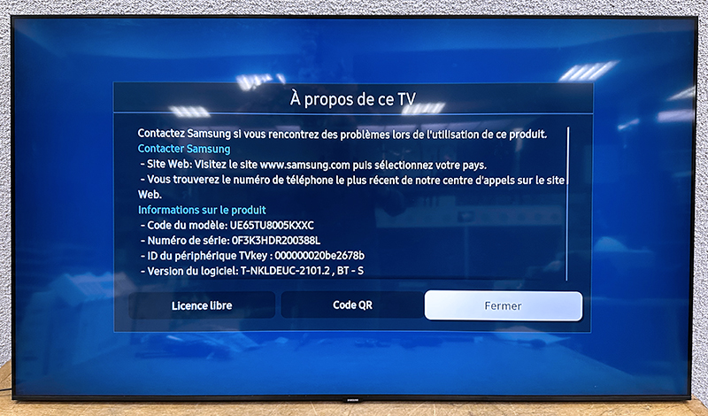 SMART TELEVISION A ECRAN EDGE LED UHD CRYSTAL 4K BLUETOOTH WIFI DE 65 POUCES DE MARQUE SAMSUNG MODELE UE65TU805K. VENDU AVEC TELECOMMANDE, ATTACHE MURALE, CABLE VIDEO HDMI ET ALIMENTATION.