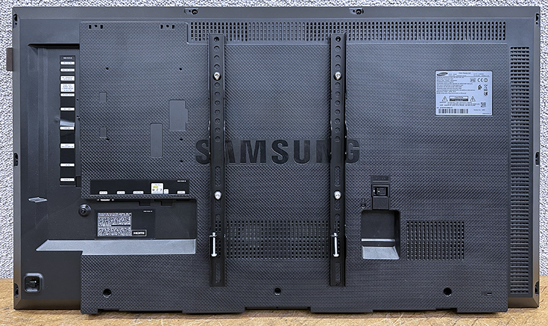 MONITEUR A ECRAN D-LED BLU DE 40 POUCES DE MARQUE SAMSUNG MODELE DM40E. VENDU AVEC OU SANS ATTACHE MURALE. 6 UNITES. VENDU A L'UNITE AVEC FACULTE DE REUNION.