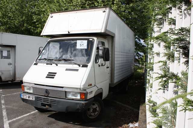 CAMION FOURGON RENAULT B70 20 M3 20 M3 1985